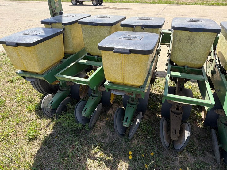john-deere-7000-image-16