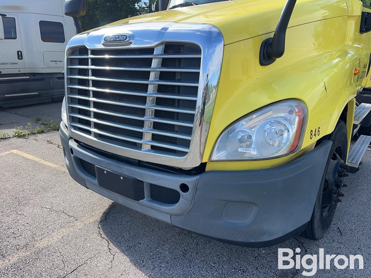 2016-freightliner-cascadia-125-image-14