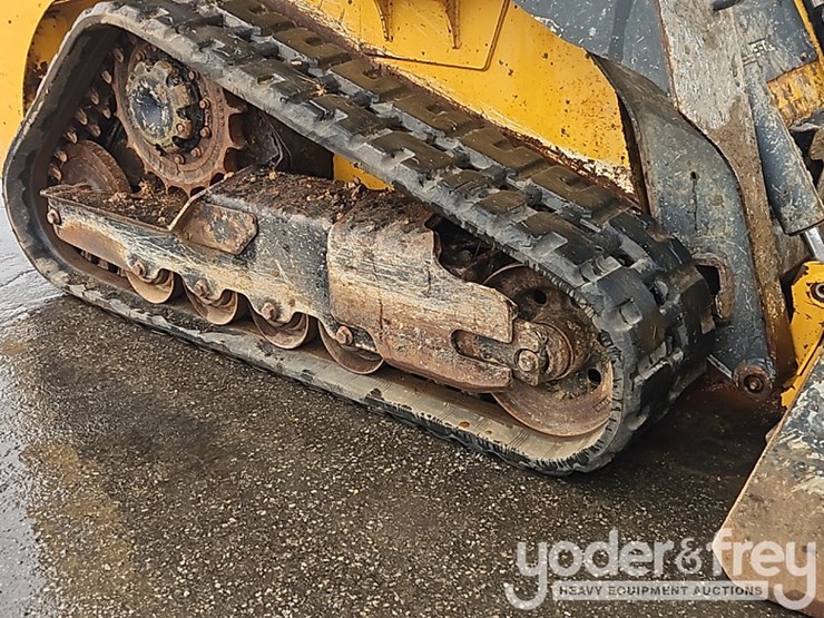 2018-deere-317g-image-31