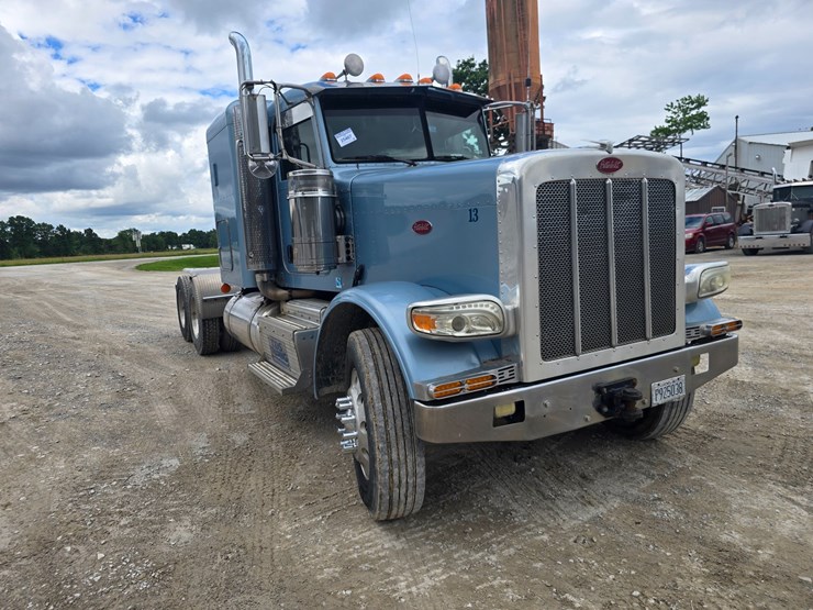 2013-peterbilt-388-image-33