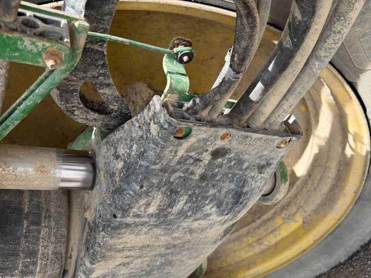 2016-john-deere-r4038-image-10