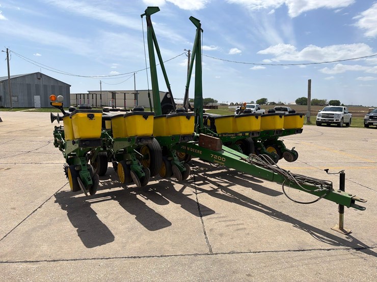 john-deere-7200-image-3