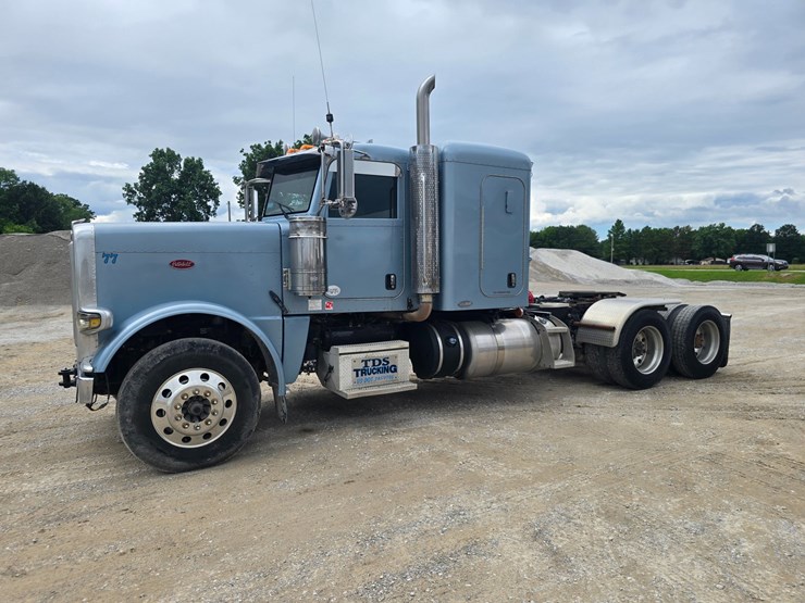 2011-peterbilt-388-image-5