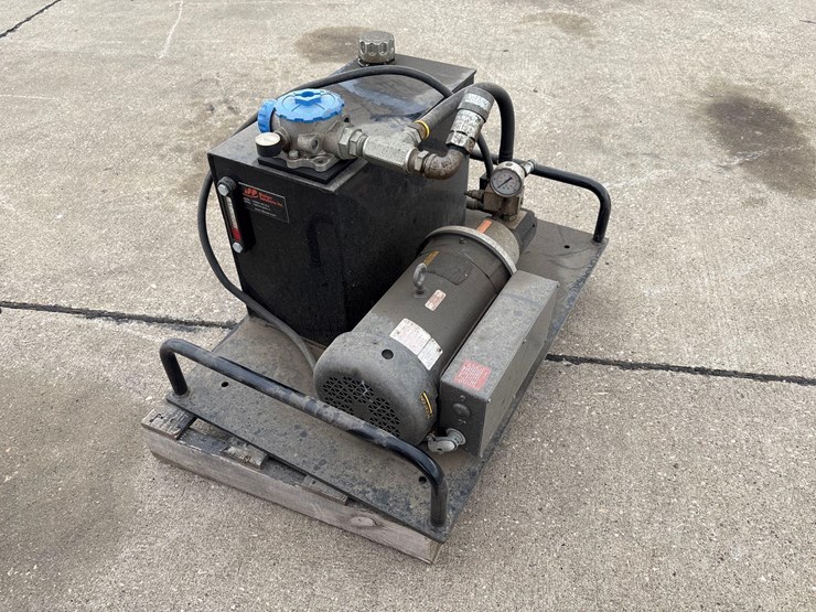 lakeside-11ft-hydraulic-squeeze-chute-image-22