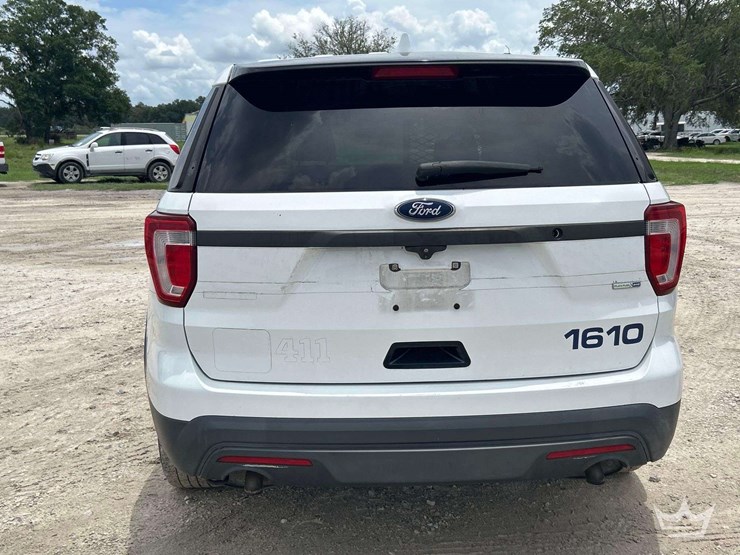 2016-ford-explorer-awd-suv-image-25