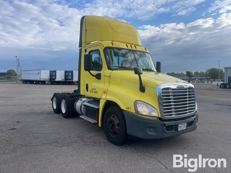 2016-freightliner-cascadia-125-image-3