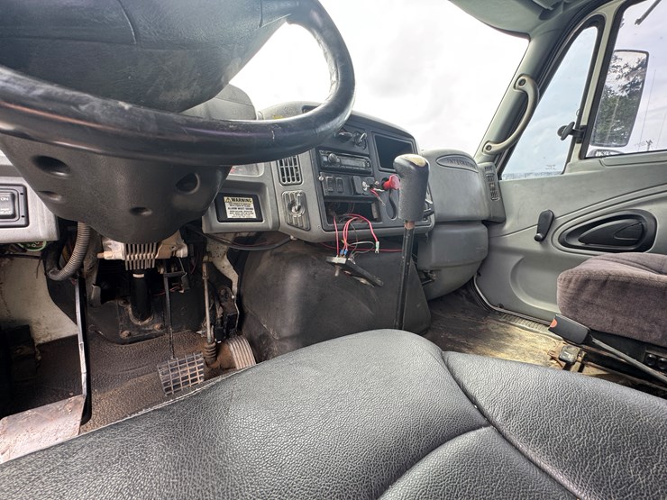 2005-international-durastar-4400-image-7