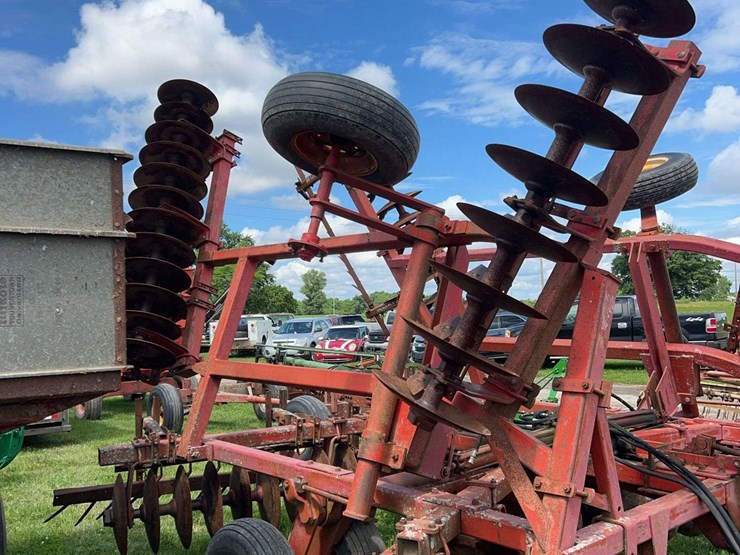 massey-ferguson-820-image-2