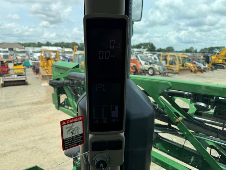 2016-john-deere-r4038-image-115