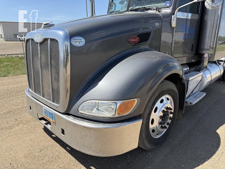 2009-peterbilt-386-image-13