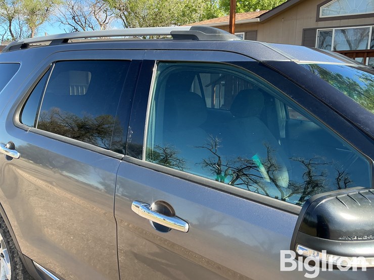 2014-ford-explorer-xlt-image-15
