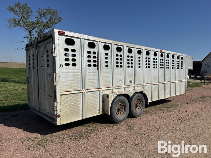 2004-wilson-livestock-trailer-image-5