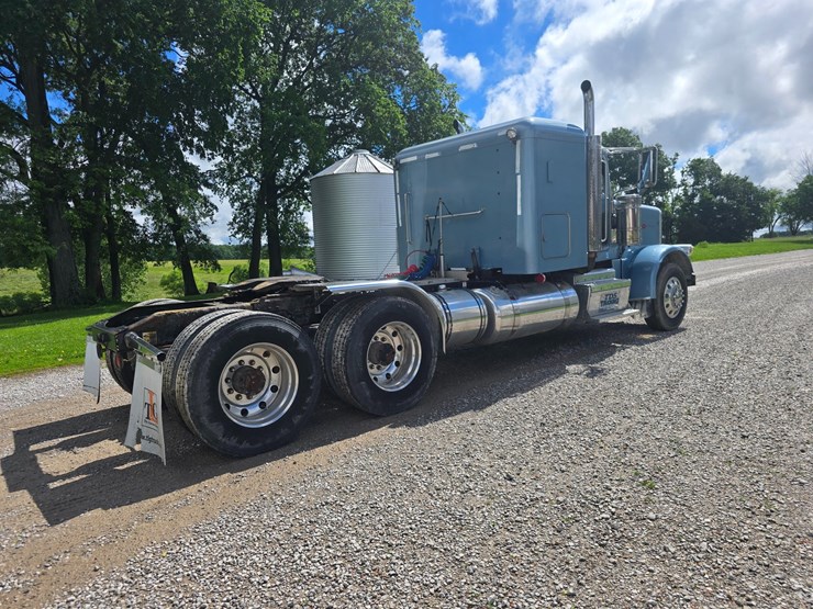 2013-peterbilt-388-image-22