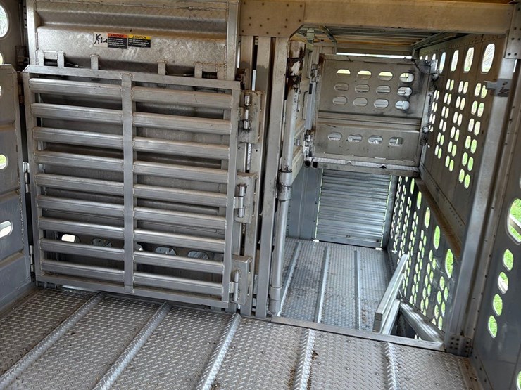 2001-wilson-livestock-trailer-image-51
