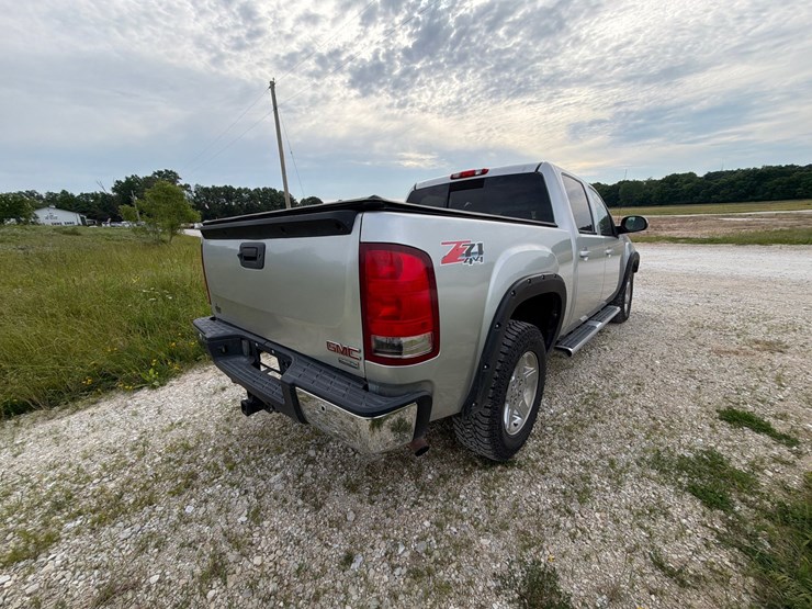 #24068-•-2011-gmc-sierra-pickup-truck-image-8