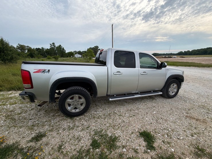 #24068-•-2011-gmc-sierra-pickup-truck-image-9