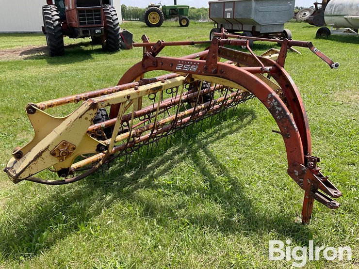new-holland-258-image-3