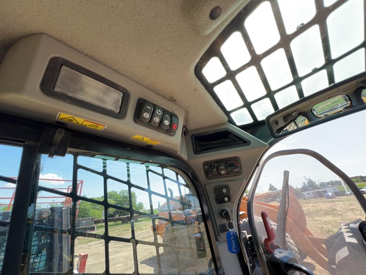 2016-caterpillar-262d-image-25