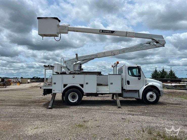 2015-freightliner-m2-106-image-54