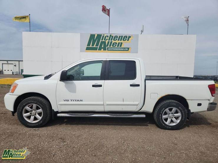 2013-nissan-titan-image-2