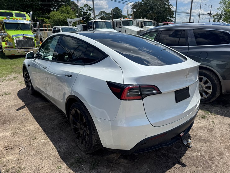 2021-tesla-model-y-4-door-sedan-ev-105,771-miles-showing---5yjygded1mf123170-image-4