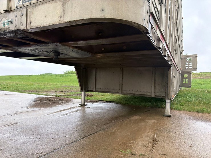 2001-wilson-livestock-trailer-image-20