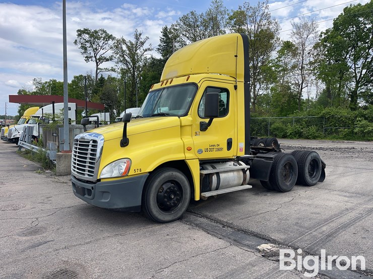 2016-freightliner-cascadia-125-image-1