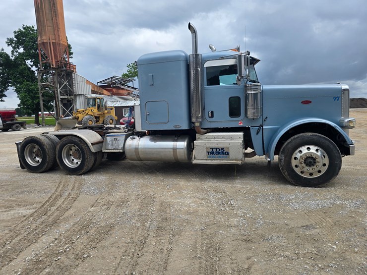 2011-peterbilt-388-image-28