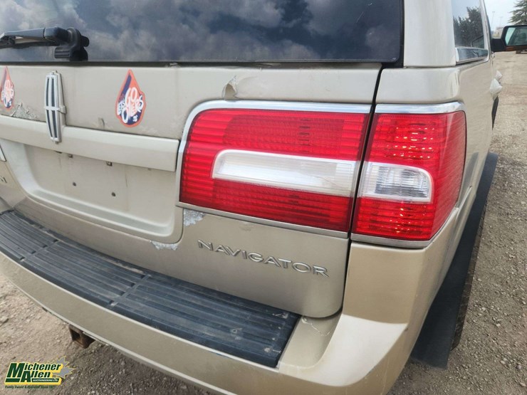 2008-lincoln-navigator-image-37