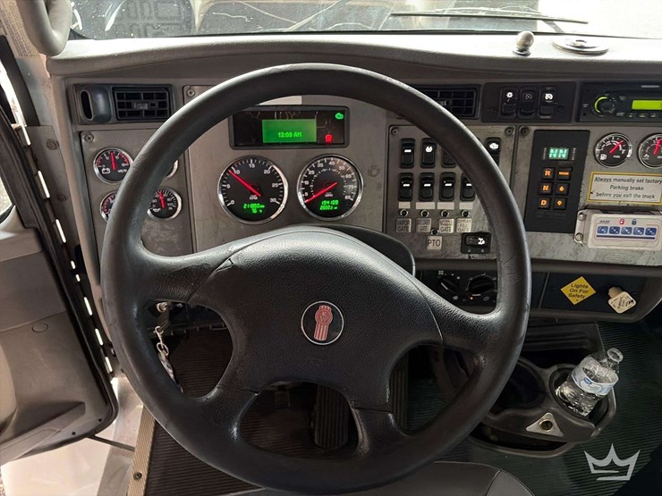 2012-kenworth-t300-image-12