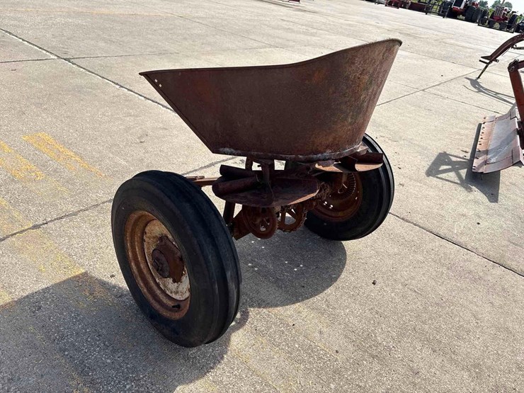 pull-type-seeder-image-4