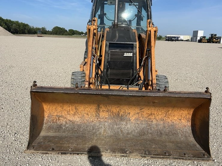 2011-case-580sn-image-2