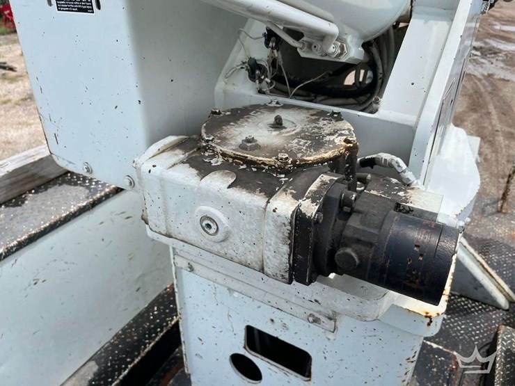 2015-freightliner-m2-106-image-50