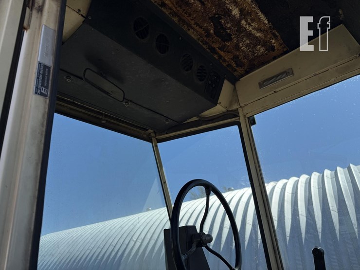 hesston-6400-image-13