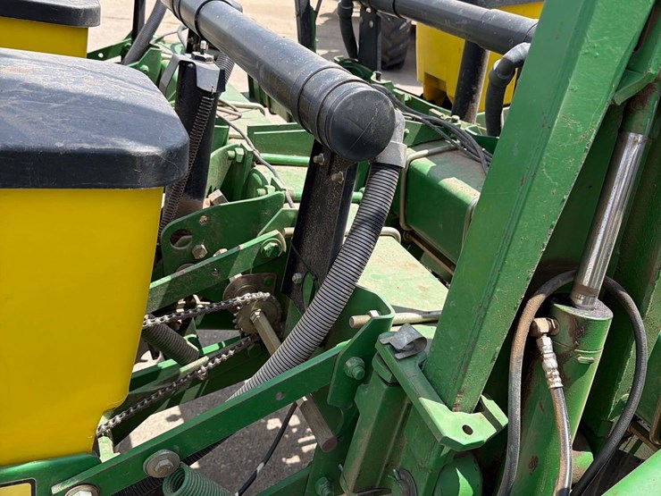 john-deere-7200-image-36