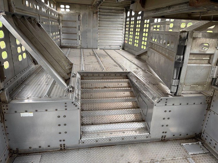 2001-wilson-livestock-trailer-image-58