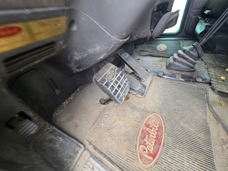 2013-peterbilt-388-image-61