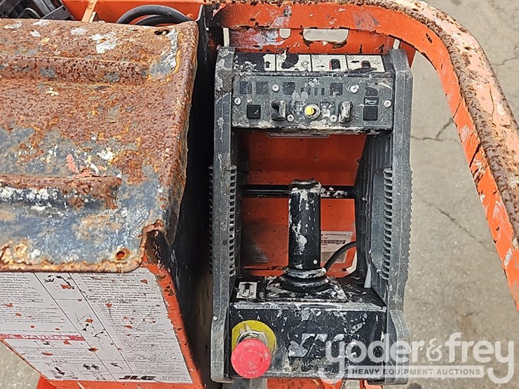 2016-jlg-1230es-image-19
