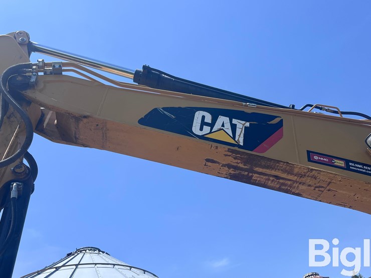2013-caterpillar-320e-image-19