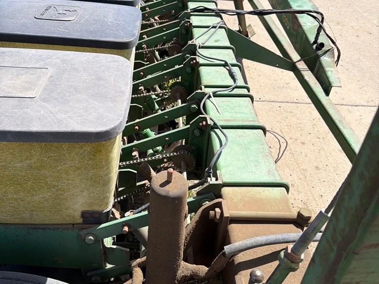 john-deere-7000-image-10