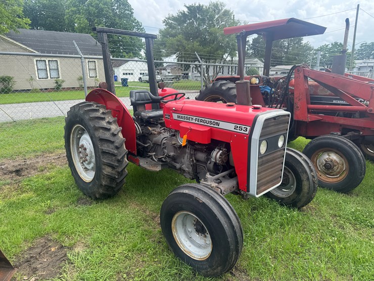 1990-massey-ferguson-253-image-2