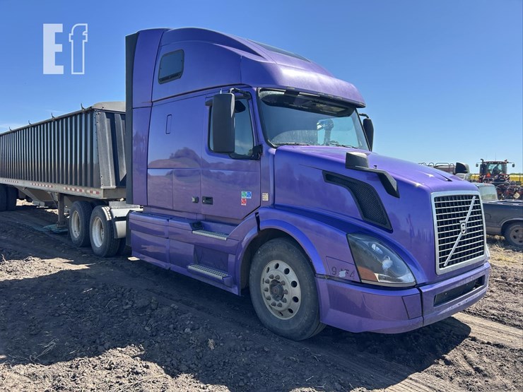 2015-volvo-vnl42t670-image-3