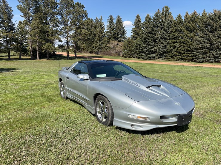 1997-pontiac-firebird-trans-am-coupe-image-3