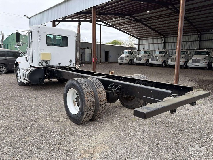 2011-kenworth-t300-image-2