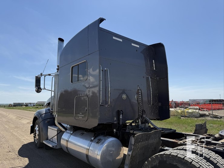 2009-peterbilt-386-image-9