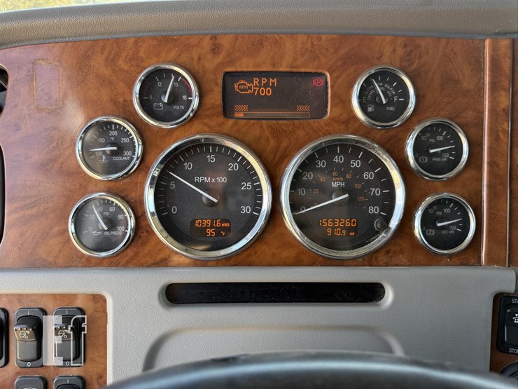 2009-peterbilt-386-image-49