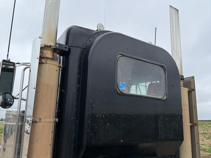 2000-peterbilt-379-image-29
