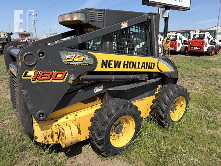 new-holland-l180-image-2