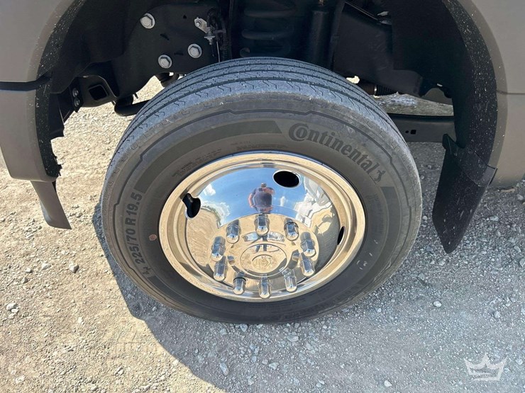 2023-ford-f550-image-42