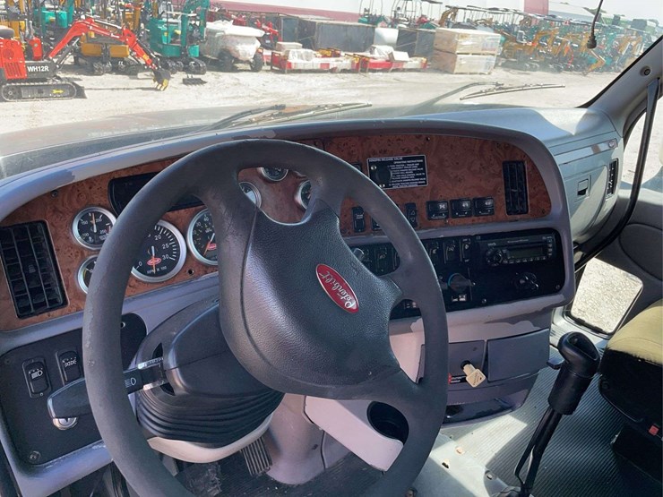 2009-peterbilt-387-image-14